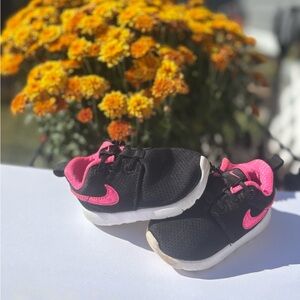 Nike Kids Shoes Black and Pink